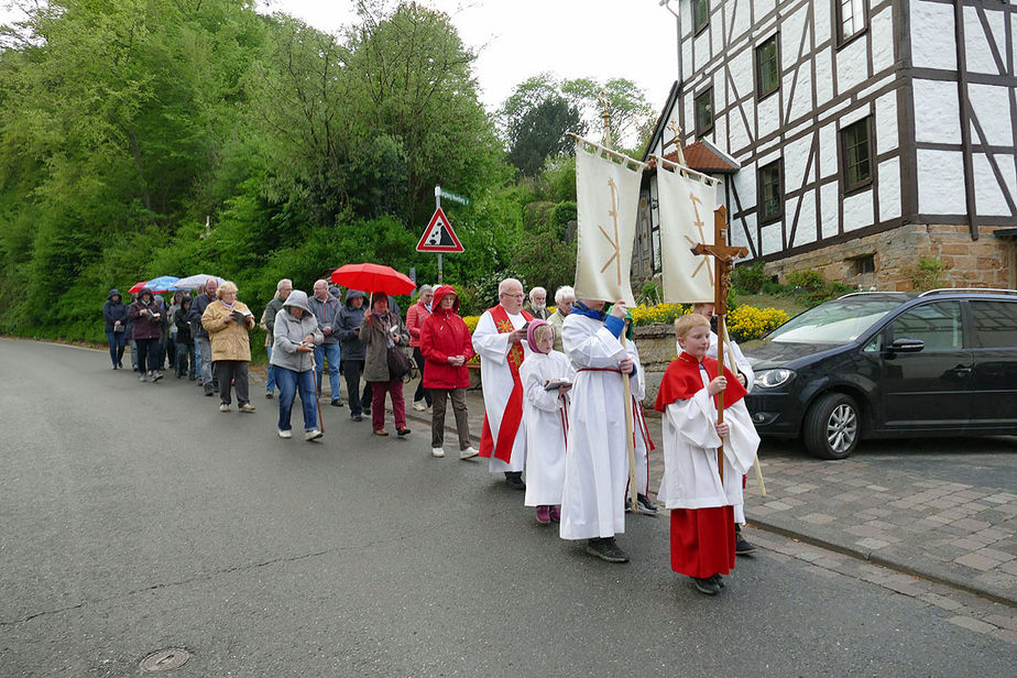 Markusprozession zum Kreuz an der Netzer Straße